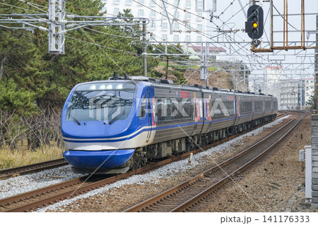 山陽本線を走るディーゼル特急列車 山陽本線を走るディーゼル特急列車 141176333