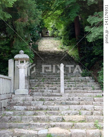 山寺へ続く長い石段 山寺へ続く長い石段 141176931