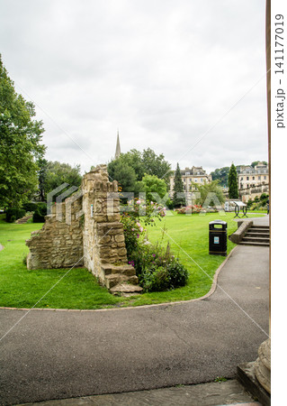 歴史的なハニー色の石造りの建物 イギリスの世界遺産に登録されたバースの街並み 歴史的なハニー色の石造りの建物 イギリスの世界遺産に登録されたバースの街並み 141177019