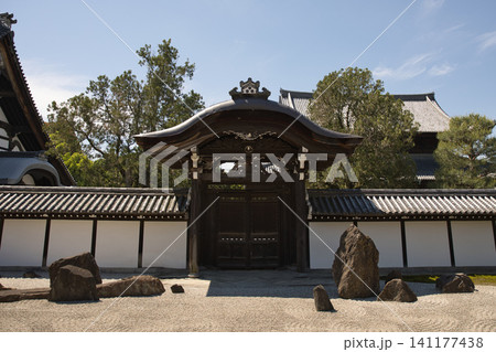 東福寺 方丈南庭の勅使門1 東福寺 方丈南庭の勅使門1 141177438