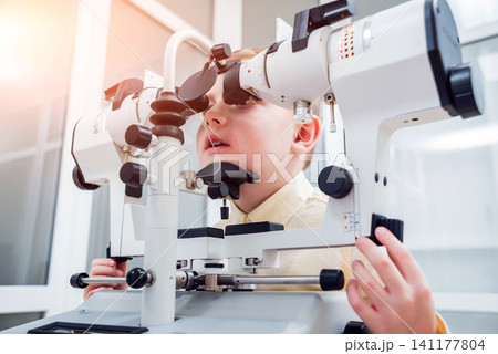Synoptophore. Strabismus treatment. Squint test. Orthoptics. Synoptophore. Strabismus treatment. Squint test. Orthoptics. 141177804
