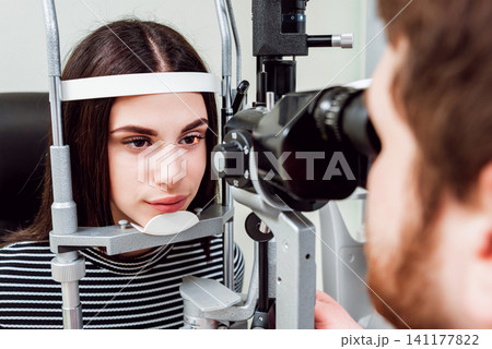 Slit lamp examination. Biomicroscopy of the anterior eye segment. Basic eye examination. 141177822
