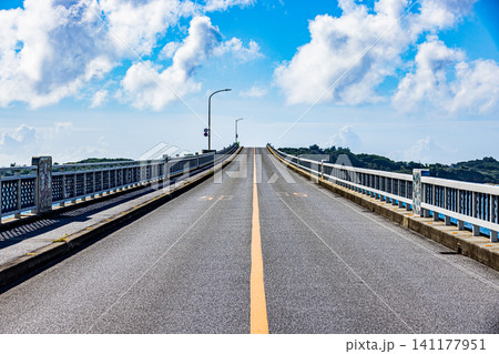 宮古島 池間大橋から望む絶景 宮古島 池間大橋から望む絶景 141177951