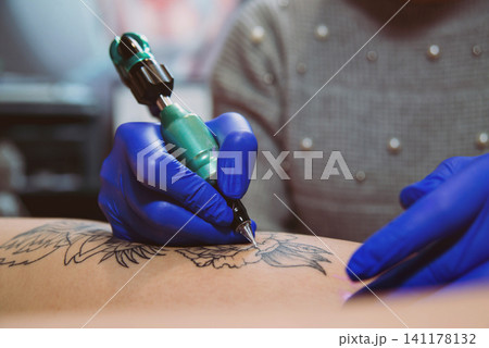Professional tattooist 141178132