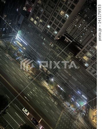 ソウルの夜景 高層ビル群と道路の俯瞰 ソウルの夜景 高層ビル群と道路の俯瞰 141179553