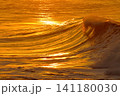 夕焼けの波 141180030