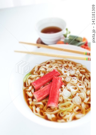 カニカマラーメン 141181309