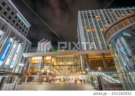 JR仙台駅東口 東北地方最大のターミナル駅 夜景 商業施設 オフィスビル 東西自由通路 JR仙台駅東口 東北地方最大のターミナル駅 夜景 商業施設 オフィスビル 東西自由通路 141182932