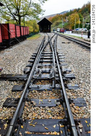 セルビア、モクラ・ゴラ、モクラ・ゴラ駅、サルガン・エイト保存鉄道、モクラ・ゴラ駅、線路のポイント セルビア、モクラ・ゴラ、モクラ・ゴラ駅、サルガン・エイト保存鉄道、モクラ・ゴラ駅、線路のポイント 141184756