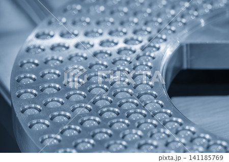 Automated pharmaceutical manufacturing process of capsule drug filling into a blister socket plate. Automated pharmaceutical manufacturing process of capsule drug filling into a blister socket plate. 141185769