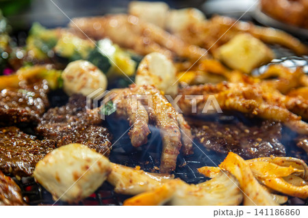 BBQ バーベキュー 丸焼き 141186860