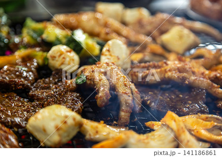 BBQ バーベキュー 丸焼き 141186861