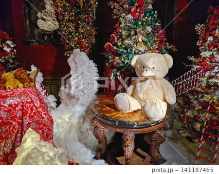 Maincy, France - December 11, 2025: Lavish Christmas decor with teddy bears and luxurious ornate trees with gold and red. Magical holiday scene inside the historic Vaux-le-Vicomte Chateau Maincy, France - December 11, 2025: Lavish Christmas decor with teddy bears and luxurious ornate trees with gold and red. Magical holiday scene inside the historic Vaux-le-Vicomte Chateau 141187465