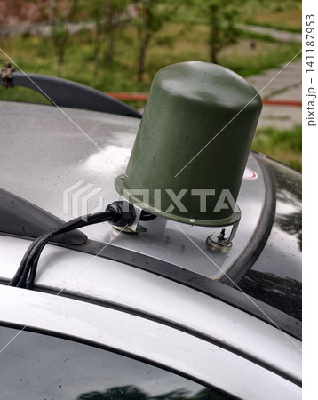 Rooftop mounted counter UAV antenna on car designed for detecting and jamming FPV drones. Professional mobile drone radar system with car mounted antenna for airspace monitoring Rooftop mounted counter UAV antenna on car designed for detecting and jamming FPV drones. Professional mobile drone radar system with car mounted antenna for airspace monitoring 141187953