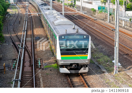 【東海道線】早朝の大森の街を駆け抜ける列車 【東海道線】早朝の大森の街を駆け抜ける列車 141190918