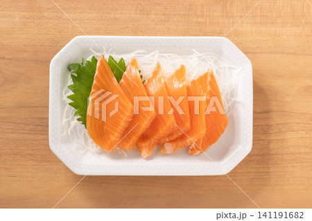 ［チリ産　養殖］サーモントラウト　刺身 141191682
