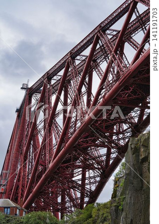 フォース橋 エディンバラ近郊のフォース湾に架かる鉄道橋 フォース橋 エディンバラ近郊のフォース湾に架かる鉄道橋 141191703