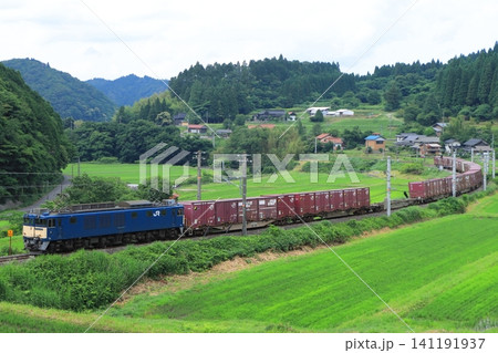 伯備線の大カーブを力走するEF64-1049号機牽引の貨物列車_2026/6/19撮影 伯備線の大カーブを力走するEF64-1049号機牽引の貨物列車_2026/6/19撮影 141191937