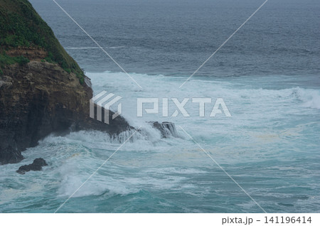 荒れた海の城ヶ島 荒れた海の城ヶ島 141196414