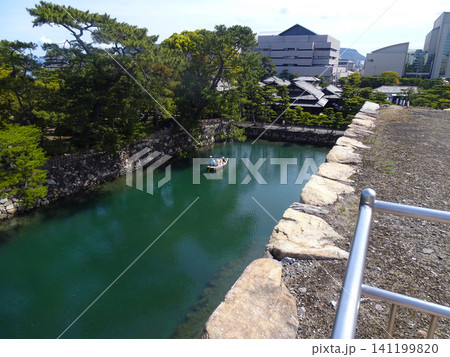 高松城(玉藻公園)のお堀と和船_香川県高松市 高松城(玉藻公園)のお堀と和船_香川県高松市 141199820