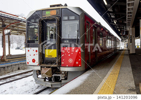 網走駅に停車中の気動車 網走駅に停車中の気動車 141201096