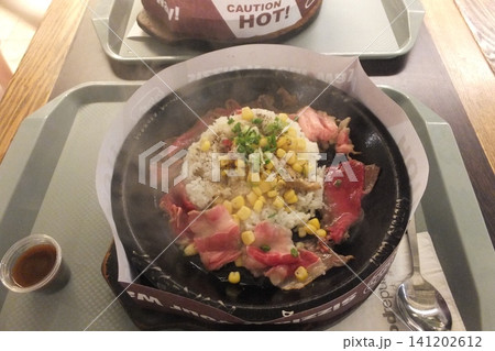 鉄板の肉とガーリックチャーハン 鉄板の肉とガーリックチャーハン 141202612
