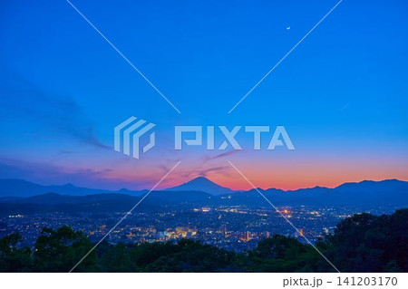 春の神奈川県秦野市の弘法山公園から西側の夕夜景(秦野市街,富士山,マジックアワー,三日月など) 春の神奈川県秦野市の弘法山公園から西側の夕夜景(秦野市街,富士山,マジックアワー,三日月など) 141203170