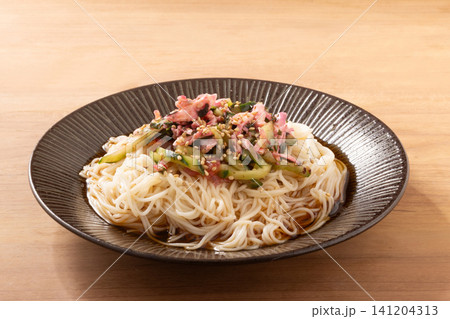 そうめん(梅くらげ 鶏ササミ きゅうり) そうめん(梅くらげ 鶏ササミ きゅうり) 141204313