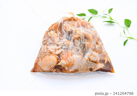 下味に漬け込んだ鶏手羽元のポリ袋調理 下味に漬け込んだ鶏手羽元のポリ袋調理 141204786