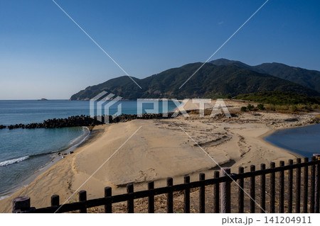 岸良海岸駐車場から見る岸良海岸の風景 141204911