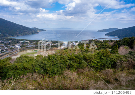 叶岳ふれあいの森から見る内之浦の街並み(肝付町) 叶岳ふれあいの森から見る内之浦の街並み(肝付町) 141206493