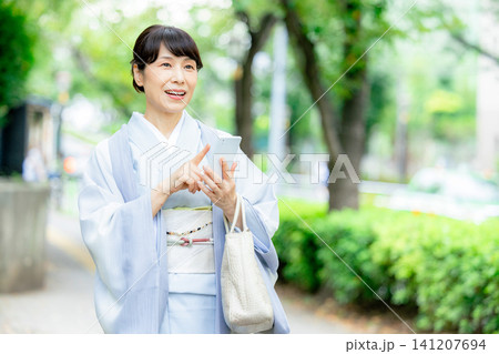 着物を着た女性 着物を着た女性 141207694