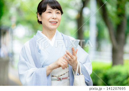 着物を着た女性 141207695