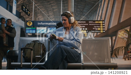 Solo Traveler Heading to Flight After Waiting in Lounge Solo Traveler Heading to Flight After Waiting in Lounge 141208921