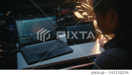 Dual Screen Vehicle Telemetry Monitoring and Real Time Data Analysis Dual Screen Vehicle Telemetry Monitoring and Real Time Data Analysis 141210254
