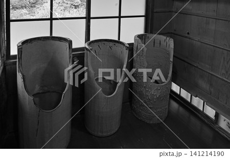 伝統の日本家屋　静寂を紡ぐ陶製便器と職人技が光る和の伝統美 141214190