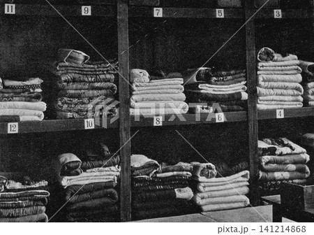 古写真 1933-1945年 名古屋鉄道教習所の教室のロッカー 古写真 1933-1945年 名古屋鉄道教習所の教室のロッカー 141214868