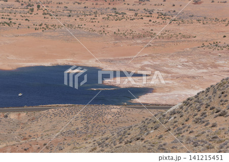 ワウィープ オーバールック 展望台からレイクパウエル遠景 ワウィープ オーバールック 展望台からレイクパウエル遠景 141215451