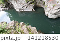 小さな川と岩に新緑の香り 小さな川と岩に新緑の香り 141218530