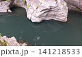 きれいな川と大きい岩 きれいな川と大きい岩 141218533