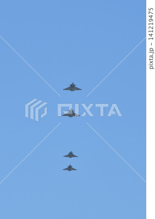 パリ上空を飛行する革命記念日予行演習の航空隊（2026年7月9日） 141219475