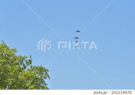 パリ上空を飛行する革命記念日予行演習の航空隊(2026年7月9日) パリ上空を飛行する革命記念日予行演習の航空隊(2026年7月9日) 141219478