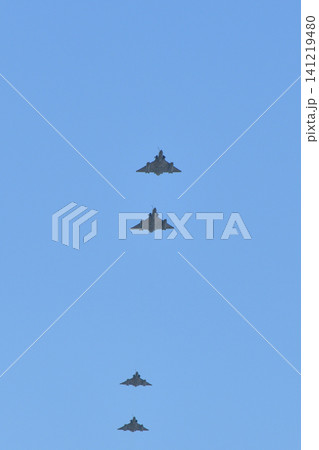 パリ上空を飛行する革命記念日予行演習の航空隊（2026年7月9日） 141219480