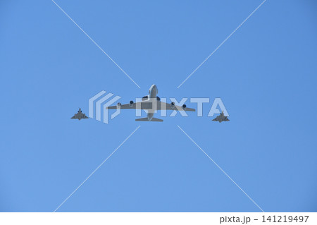 パリ上空を飛行する革命記念日予行演習の航空隊(2026年7月9日) パリ上空を飛行する革命記念日予行演習の航空隊(2026年7月9日) 141219497