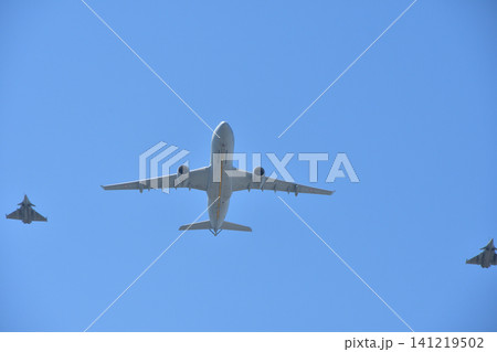 パリ上空を飛行する革命記念日予行演習の航空隊(2026年7月9日) パリ上空を飛行する革命記念日予行演習の航空隊(2026年7月9日) 141219502