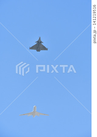 パリ上空を飛行する革命記念日予行演習の航空隊(2026年7月9日) パリ上空を飛行する革命記念日予行演習の航空隊(2026年7月9日) 141219516