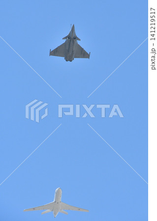 パリ上空を飛行する革命記念日予行演習の航空隊(2026年7月9日) パリ上空を飛行する革命記念日予行演習の航空隊(2026年7月9日) 141219517