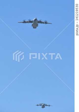 パリ上空を飛行する革命記念日予行演習の航空隊(2026年7月9日) パリ上空を飛行する革命記念日予行演習の航空隊(2026年7月9日) 141219530
