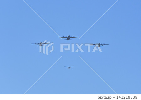 パリ上空を飛行する革命記念日予行演習の航空隊(2026年7月9日) パリ上空を飛行する革命記念日予行演習の航空隊(2026年7月9日) 141219539