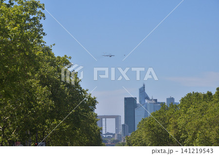 パリ上空を飛行する革命記念日予行演習の航空隊(2026年7月9日) パリ上空を飛行する革命記念日予行演習の航空隊(2026年7月9日) 141219543